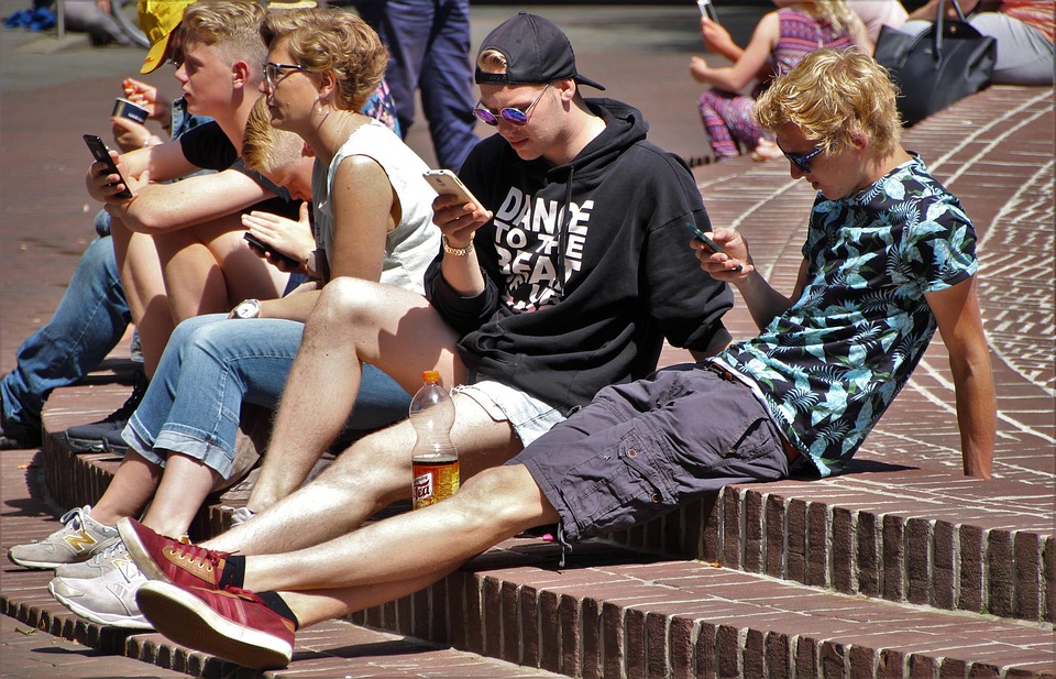 End Roaming Charges in EU Candidate Countries: Bring People Closer