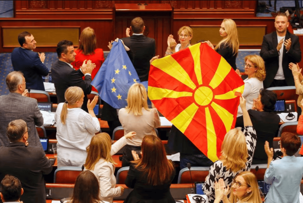 Could the political crisis be an opportunity to overcome ethnic divisions in Macedonia?